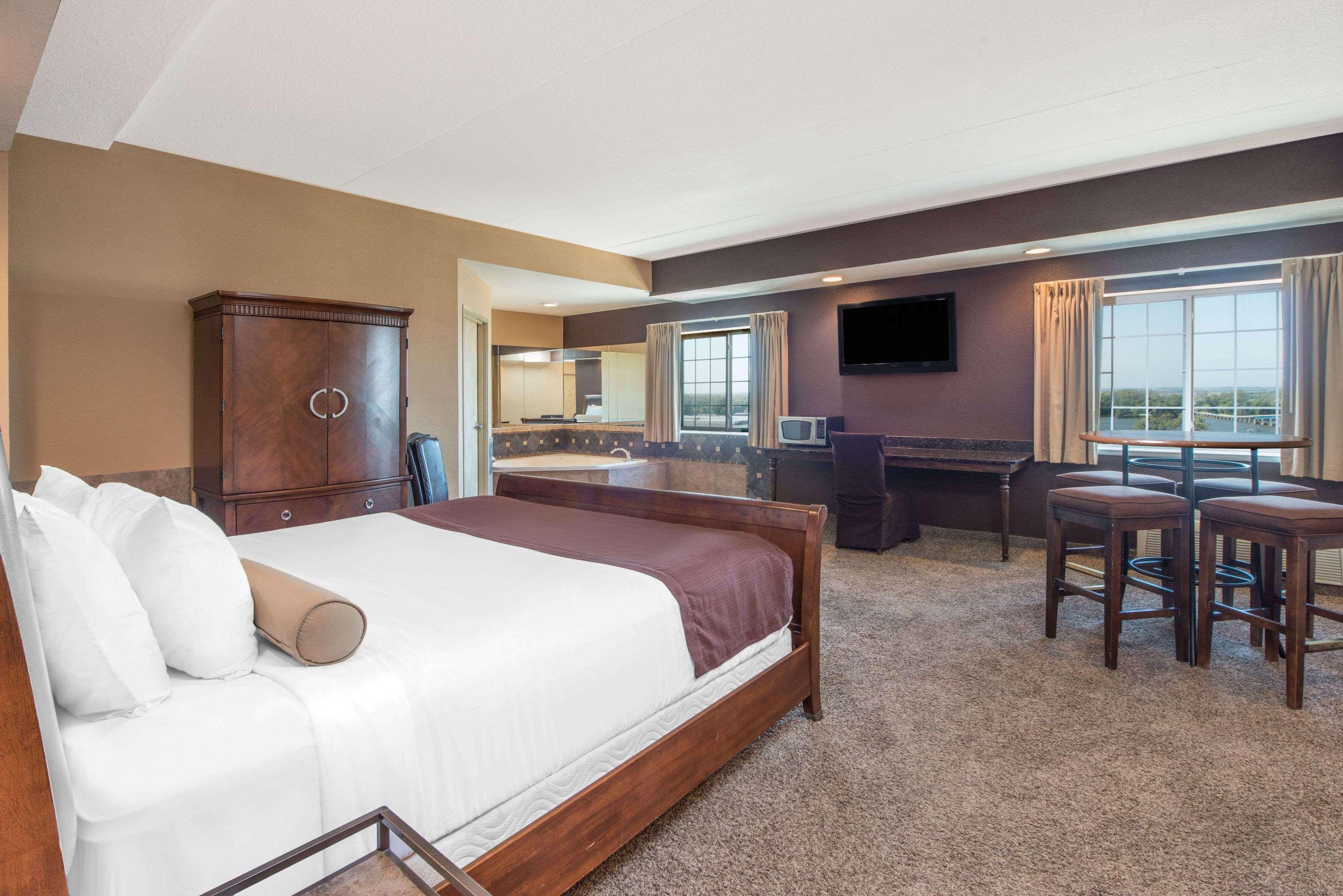 Microtel Inn & Suites By Wyndham Quincy Downtown - River Area Exterior foto
