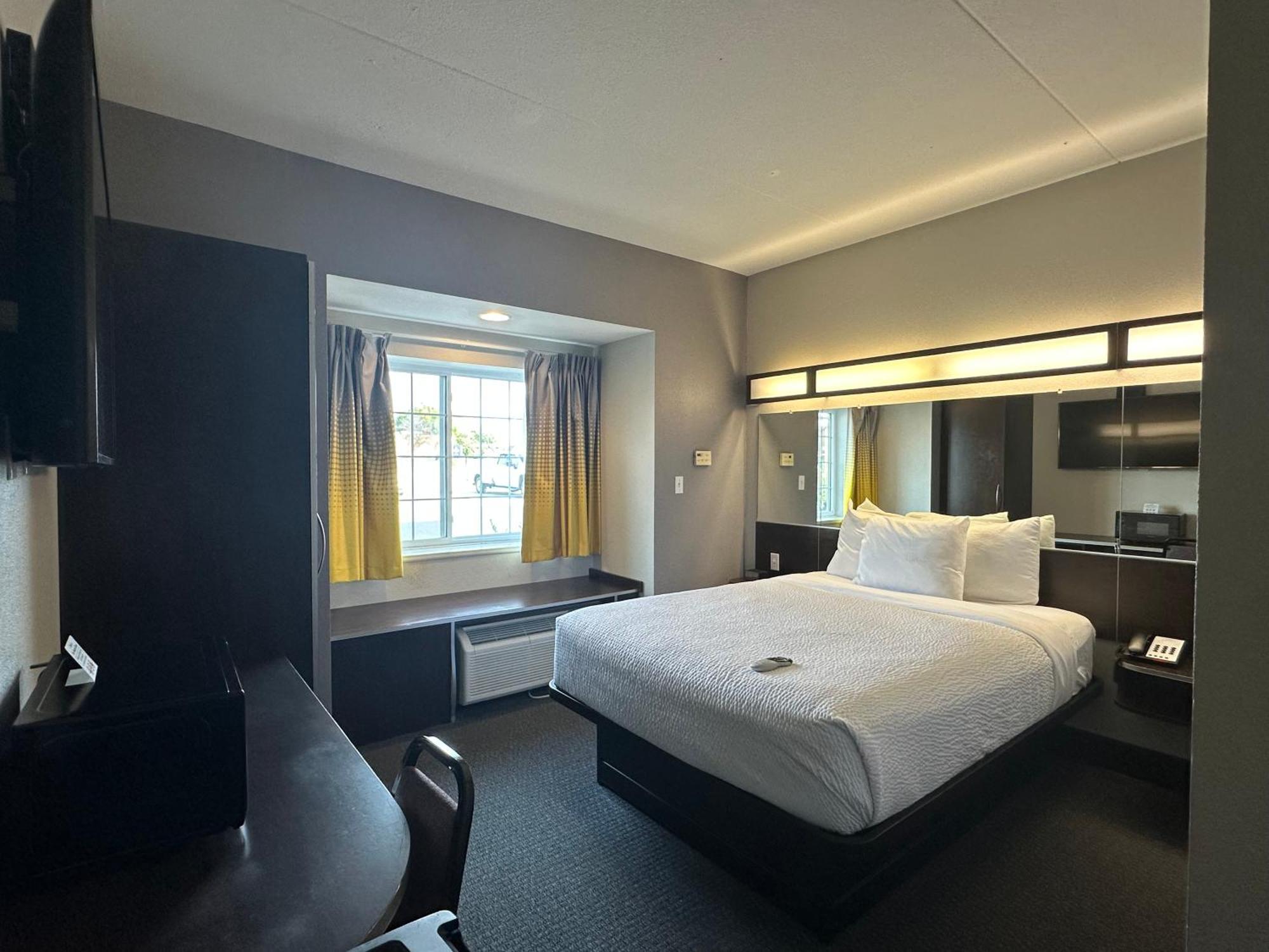 Microtel Inn & Suites By Wyndham Quincy Downtown - River Area Exterior foto