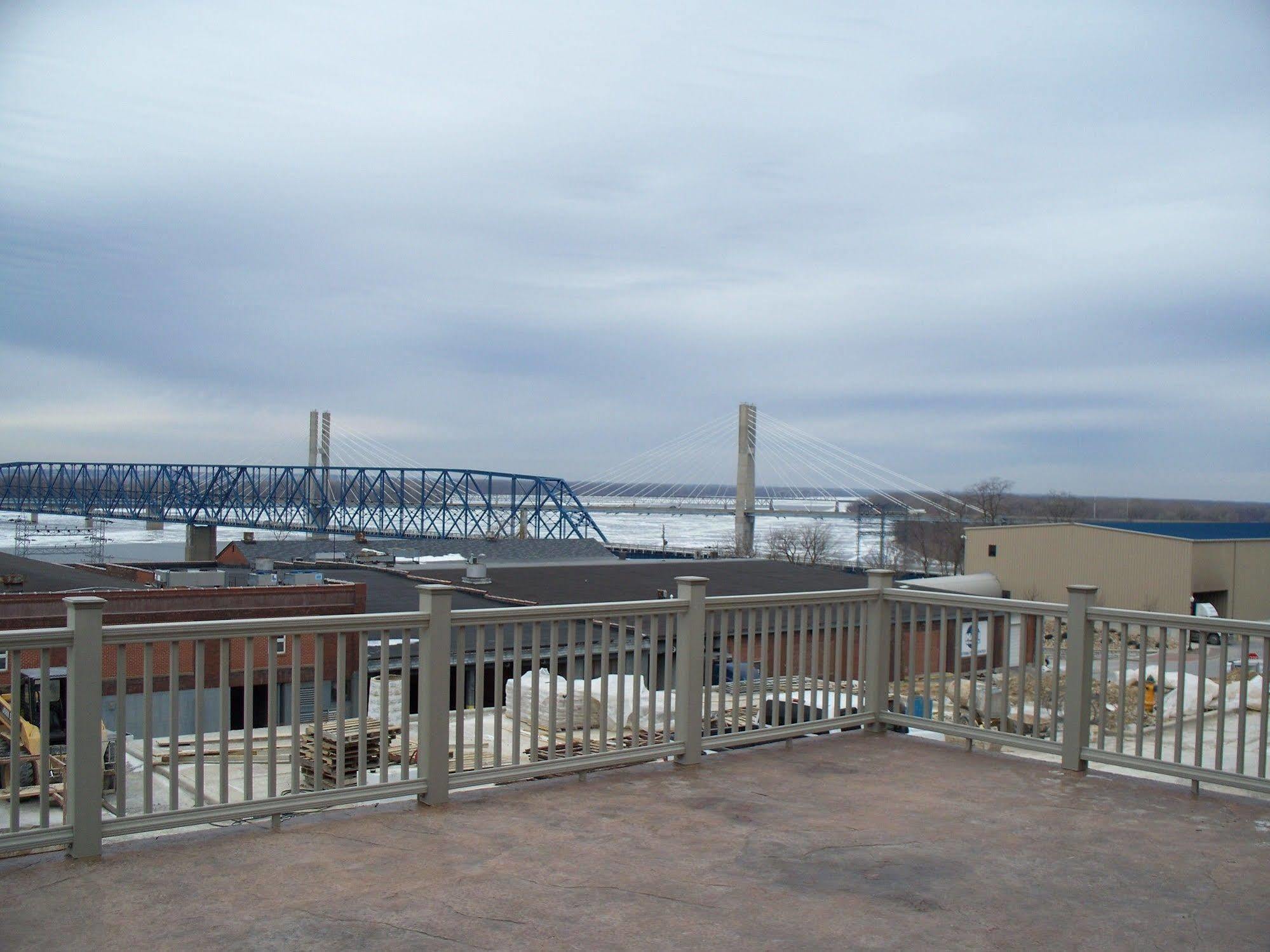 Microtel Inn & Suites By Wyndham Quincy Downtown - River Area Exterior foto