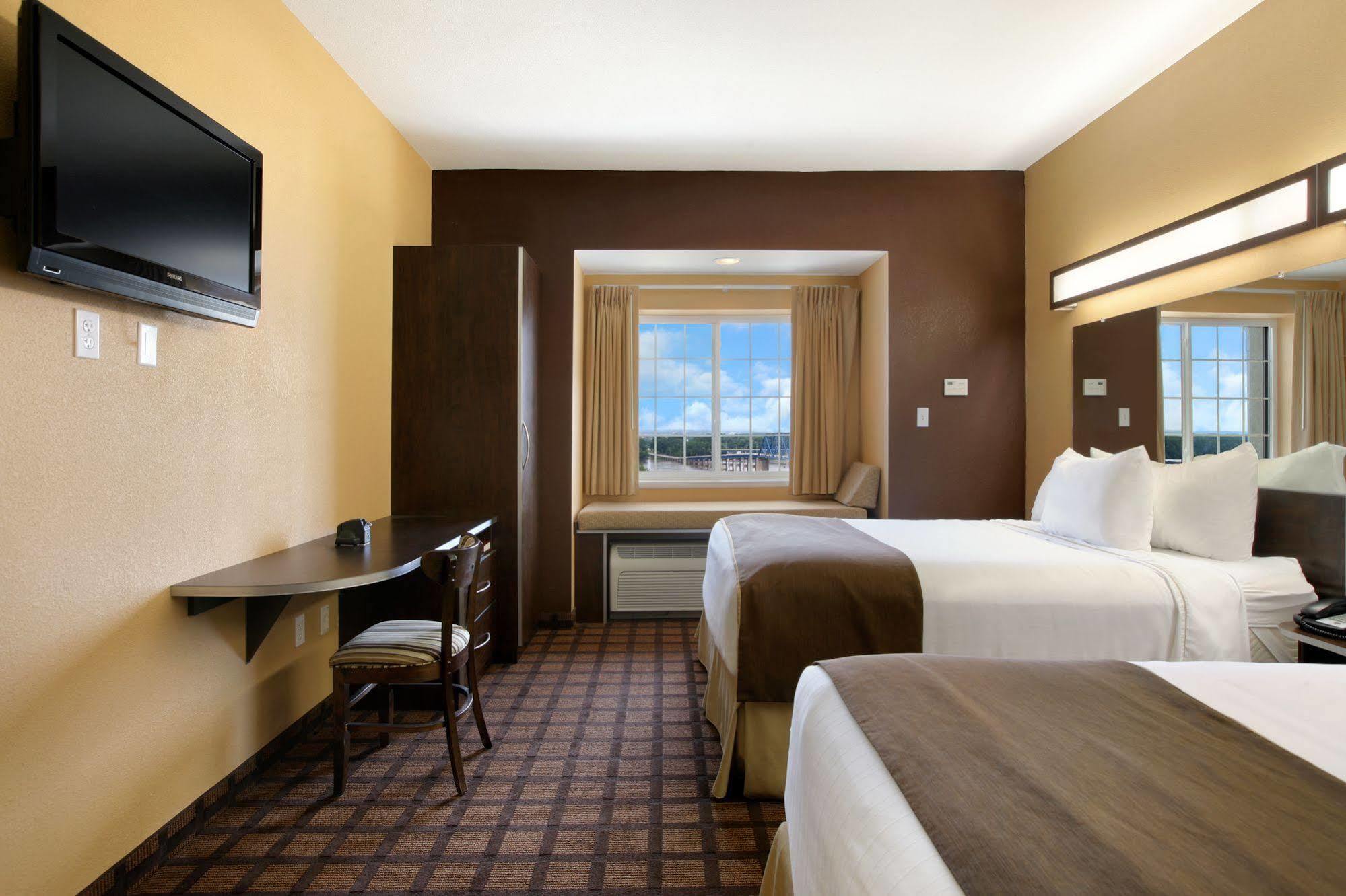 Microtel Inn & Suites By Wyndham Quincy Downtown - River Area Exterior foto